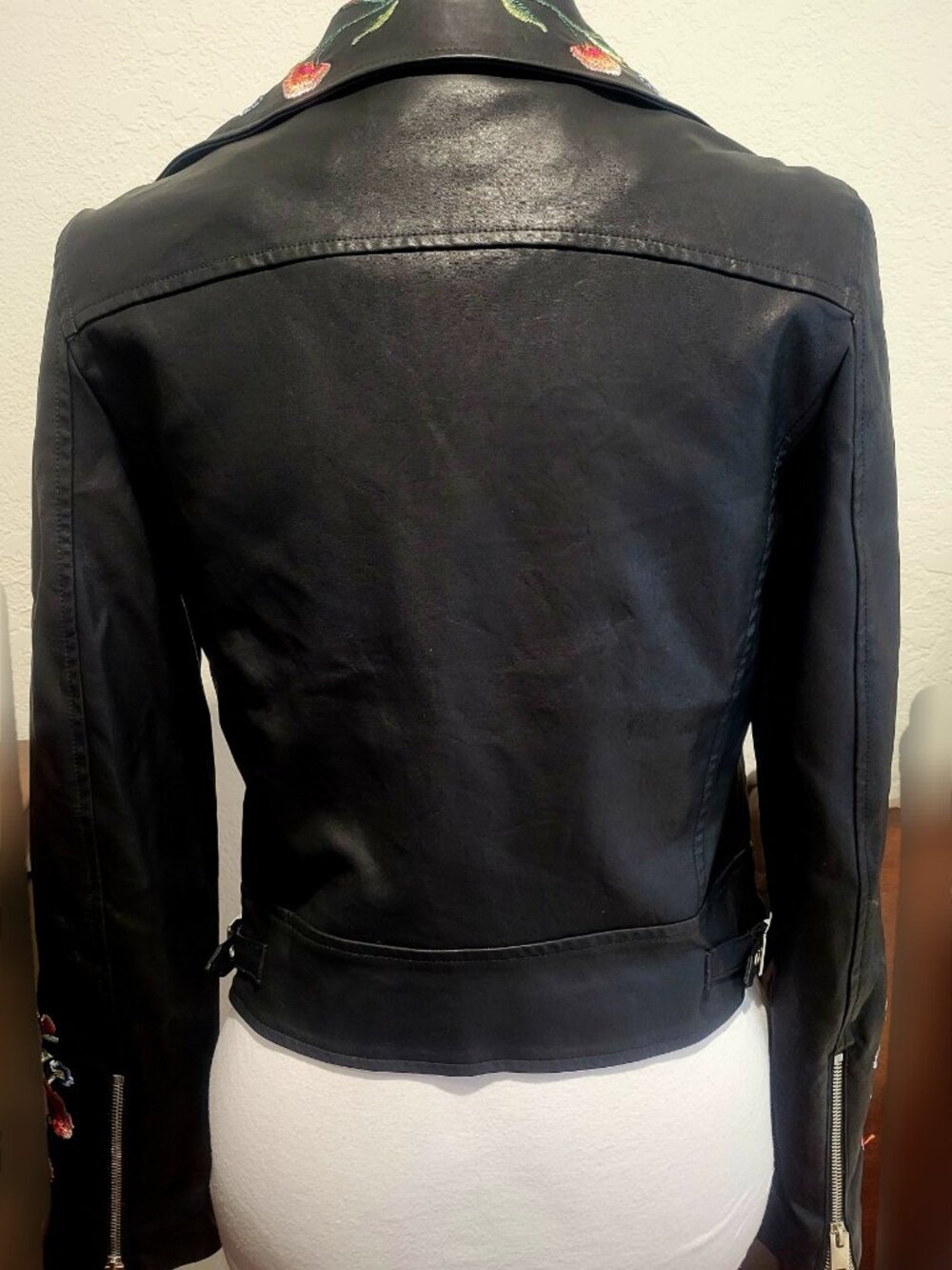 Embroidered Flower Black Jacket - Picture 3 of 7